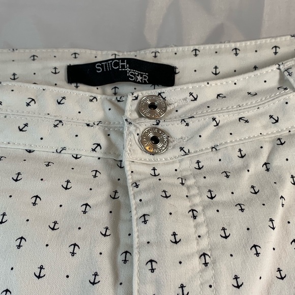 White shorts  with nautical anchors - Picture 4 of 7